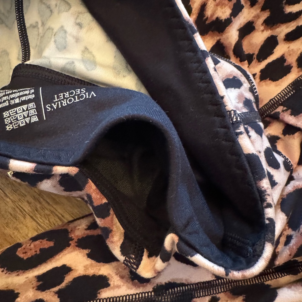Victoria Secret cozy soft luxury fabric cheetah spandex leggings Size small - Picture 5 of 6